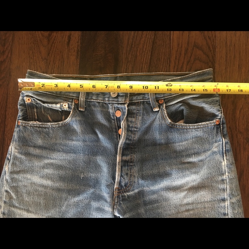 (True) Vintage button fly Levi’s - 32